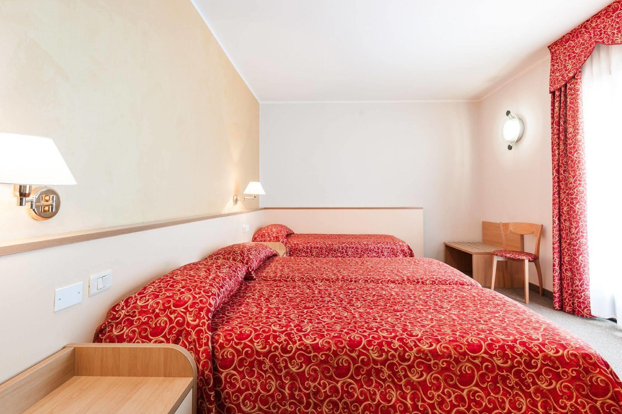 טורבולה Club Hotel E Residence La Vela מראה חיצוני תמונה