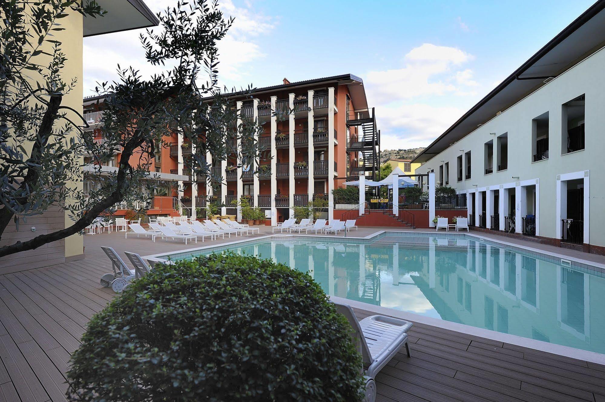 טורבולה Club Hotel E Residence La Vela מראה חיצוני תמונה