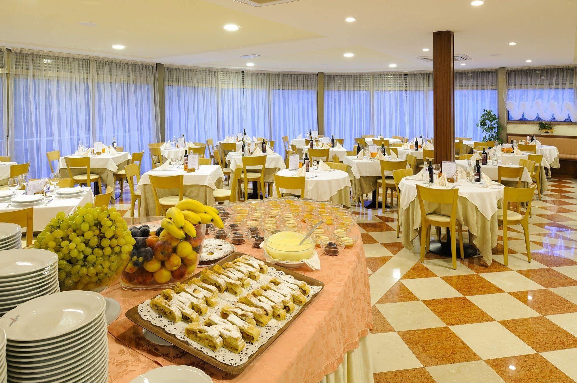 טורבולה Club Hotel E Residence La Vela מראה חיצוני תמונה